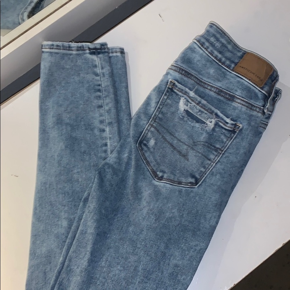 American Eagle Distressed Style High Rise - Picture 2 of 2